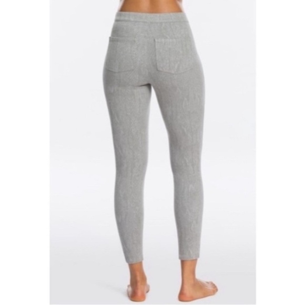 SPANX Light Gray Snakeskin Pattern Jeggings, Size Medium, Pull On, Flattering